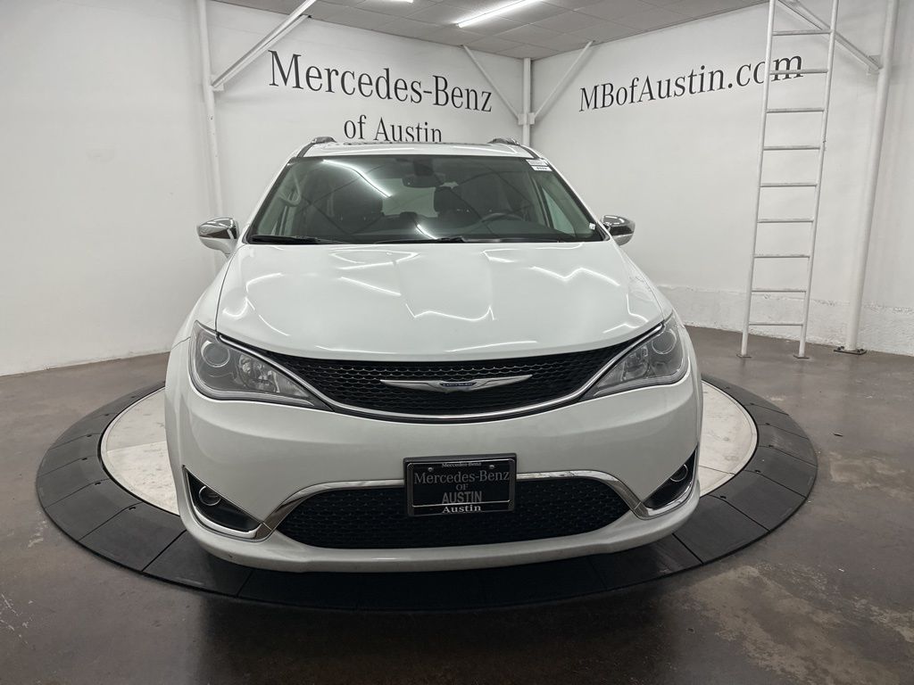 2019 Chrysler Pacifica Limited photo 2