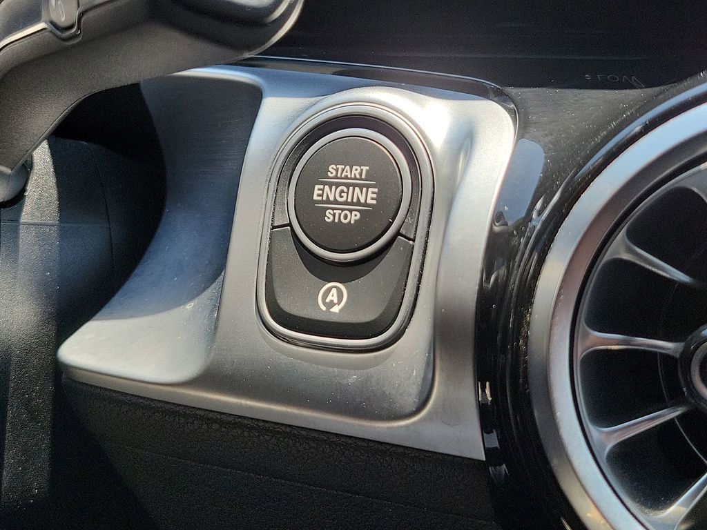 2024 Mercedes Benz GLB 250 photo 15