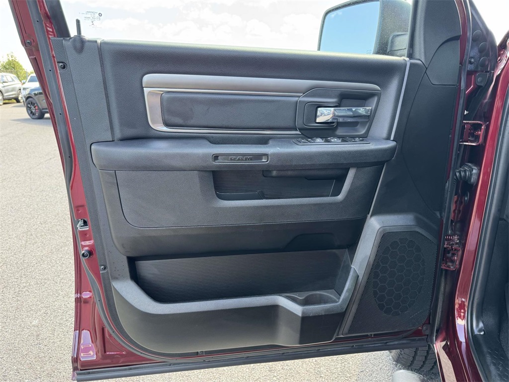 2022 Ram 1500 Classic Warlock photo 25