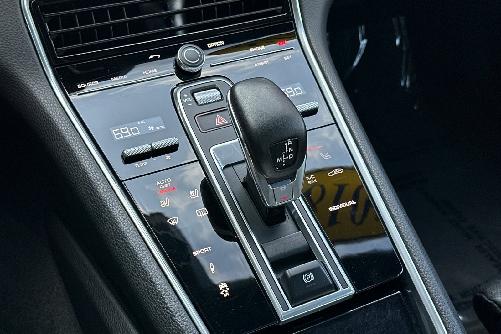 2018 Porsche Panamera 4 photo 25