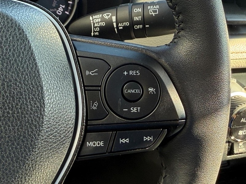 2022 Toyota RAV4 XLE photo 20