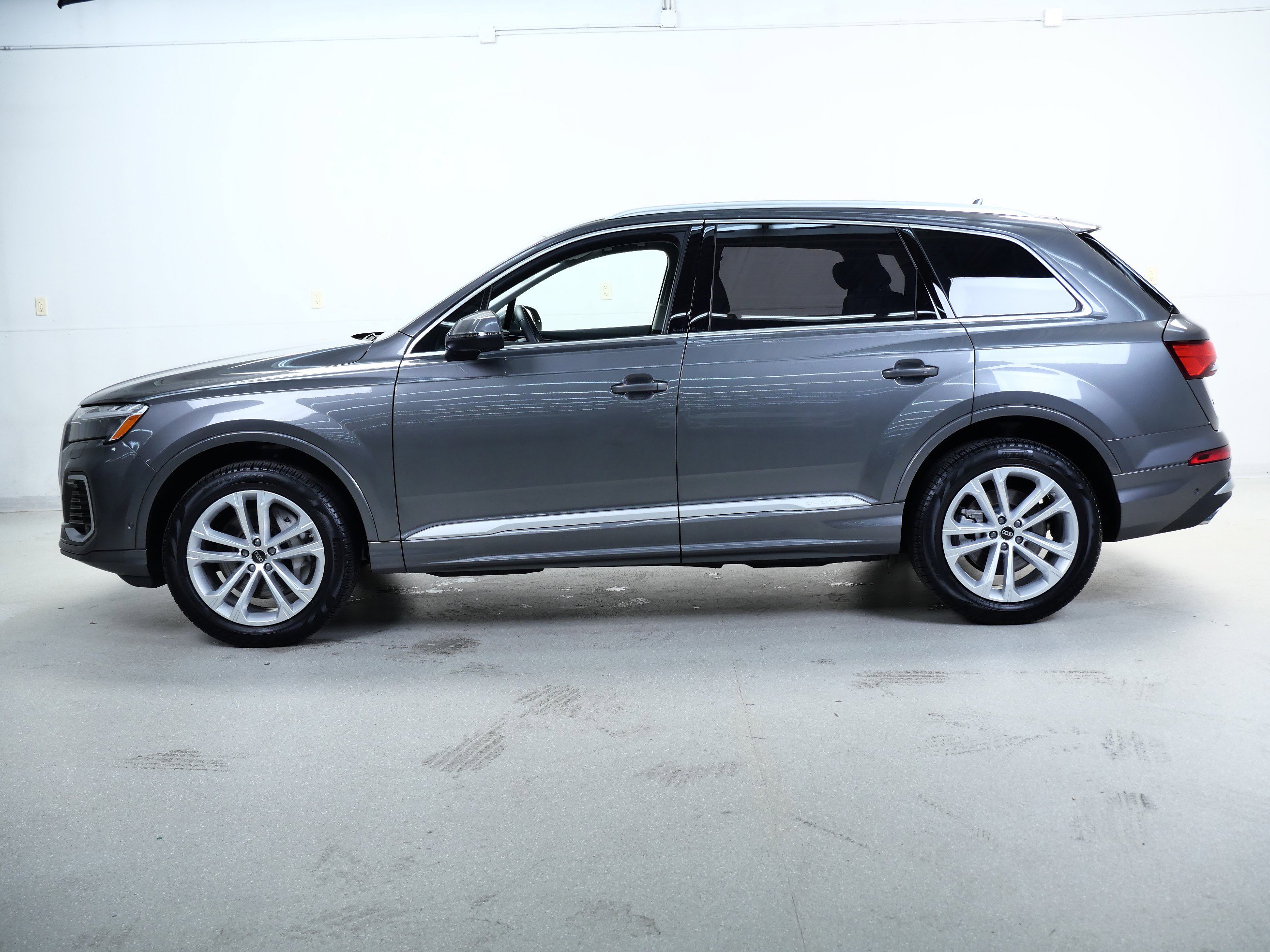 2025 Audi Q7 Premium Plus photo 8