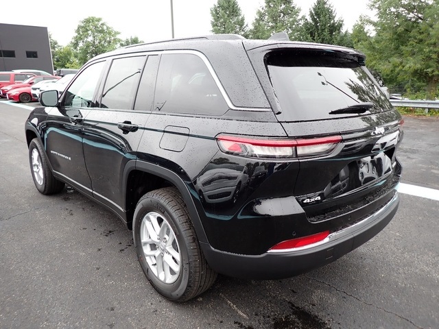 2025 Jeep Grand Cherokee Laredo X photo 2