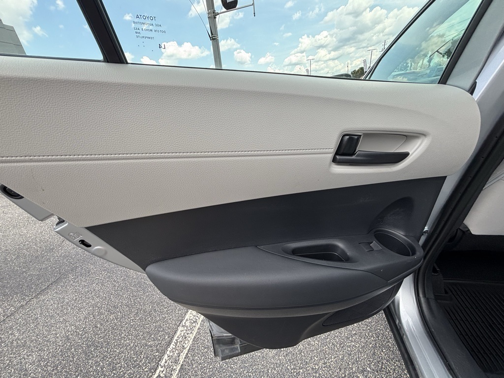 2025 Toyota Corolla Cross L photo 11