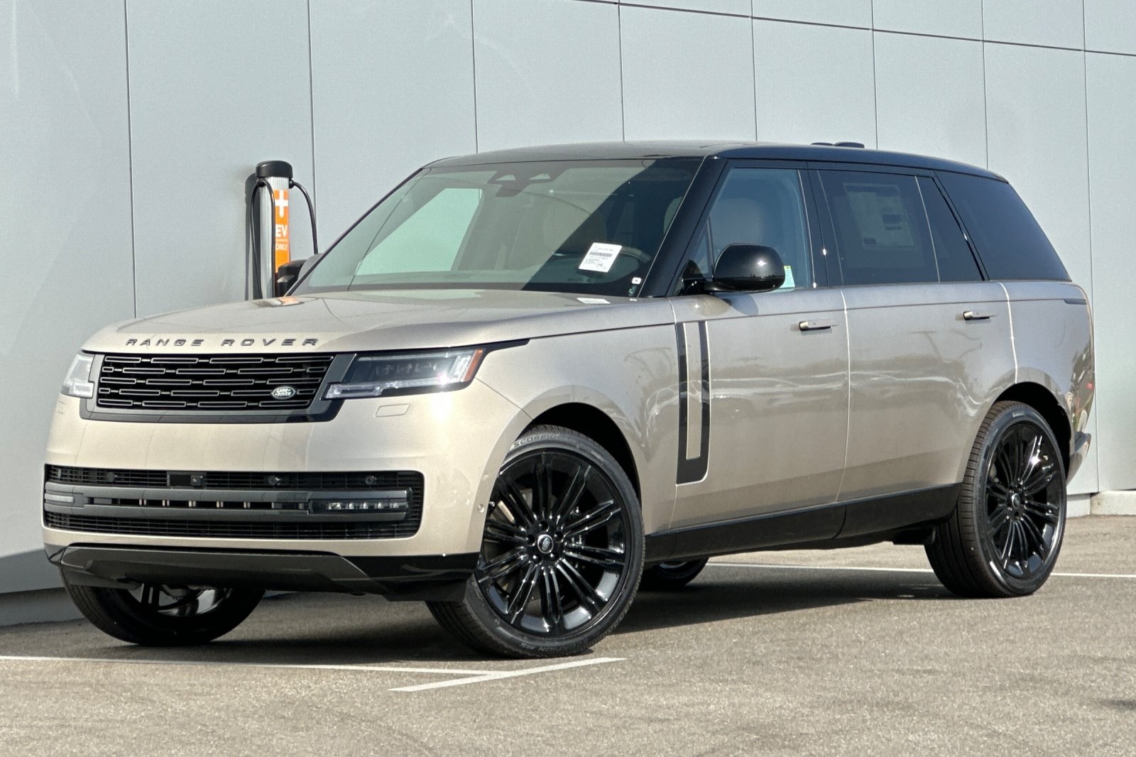 2025 Land Rover Range Rover SE