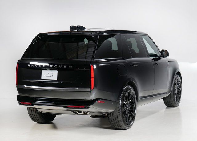 2025 Land Rover Range Rover SE photo 2