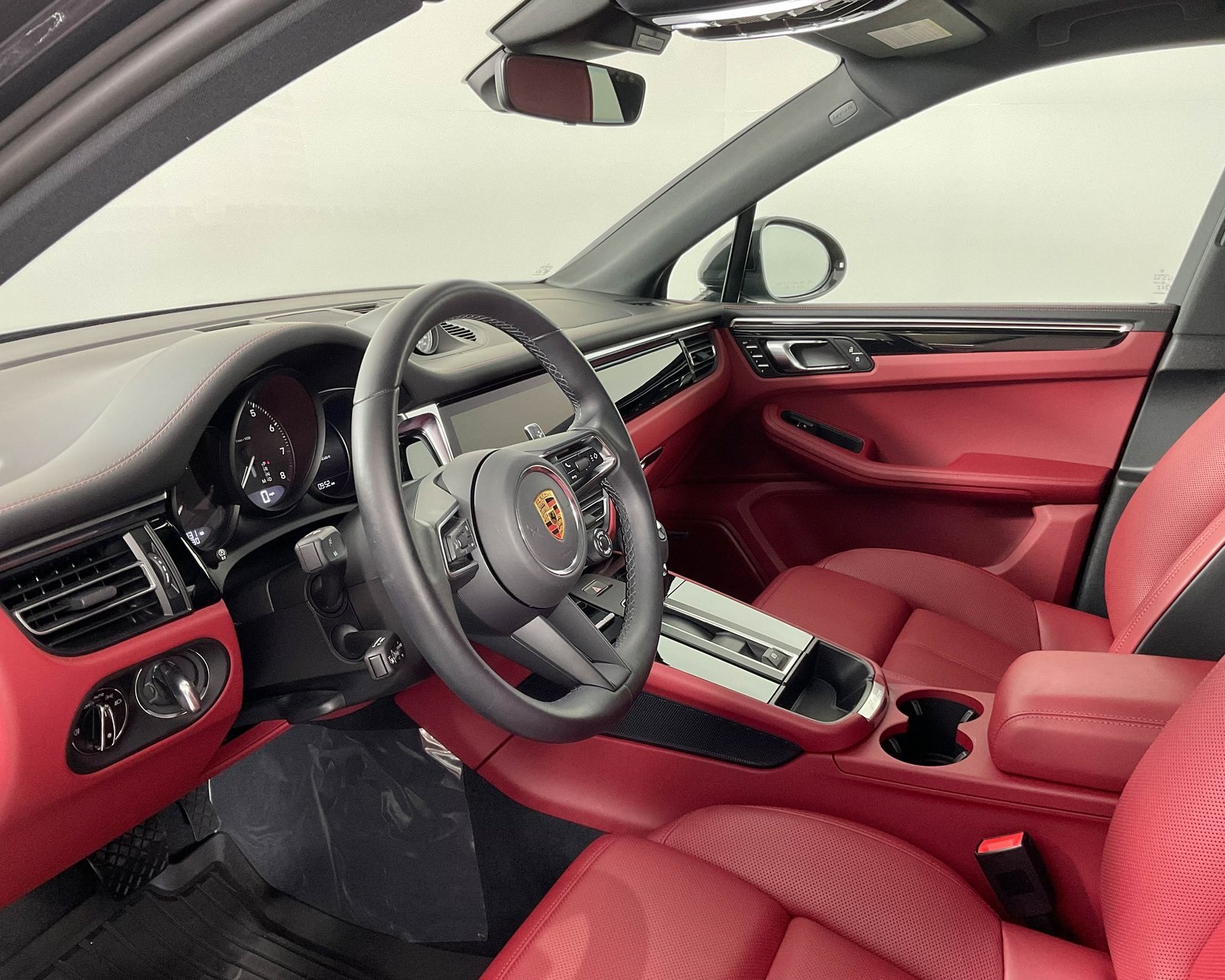 2024 Porsche Macan S photo 4