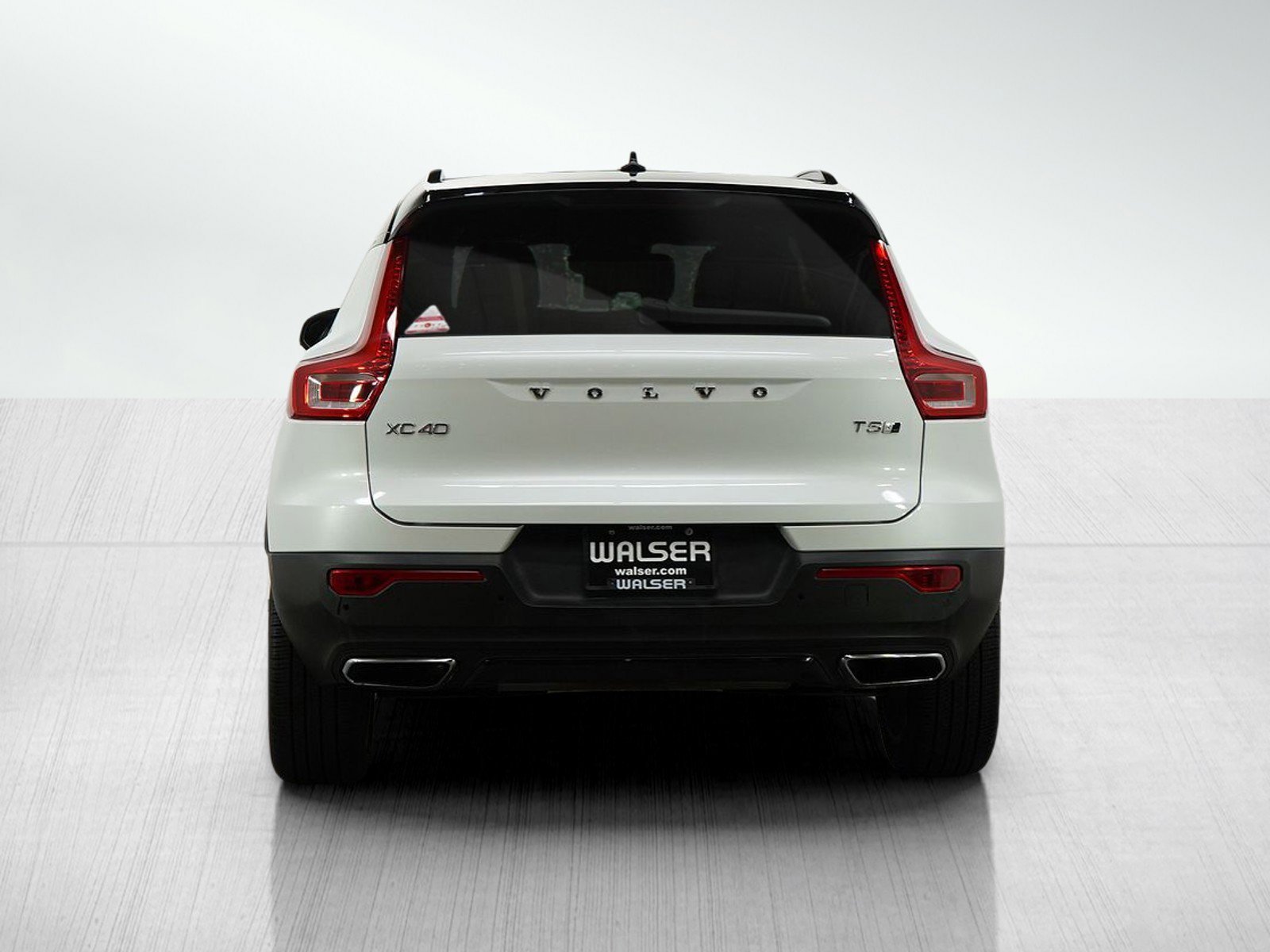 2019 Volvo XC40 R-Design photo 3