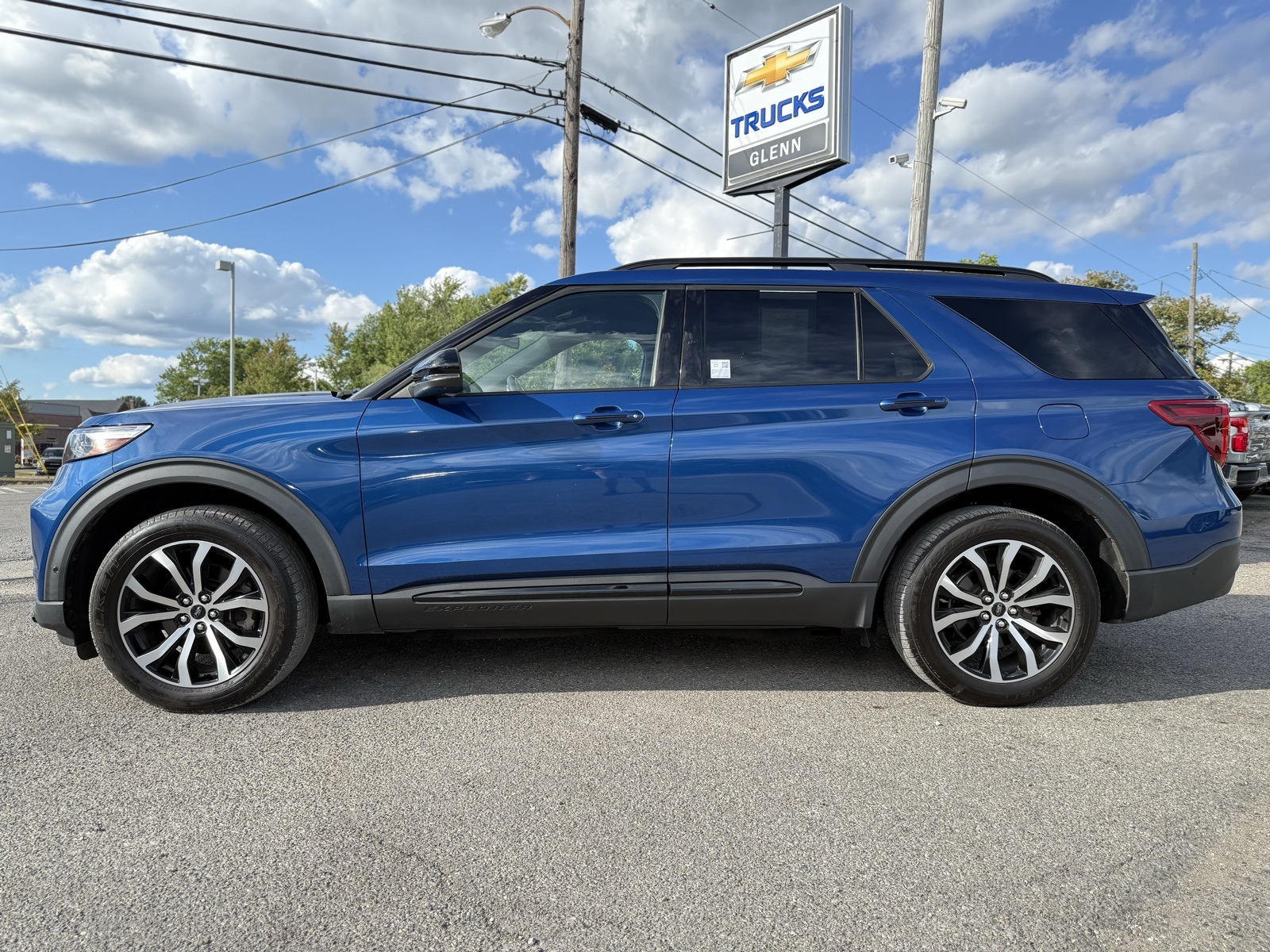 2021 Ford Explorer ST photo 3