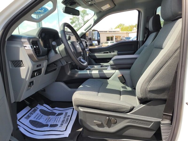 2025 Ford F-150 XLT photo 5
