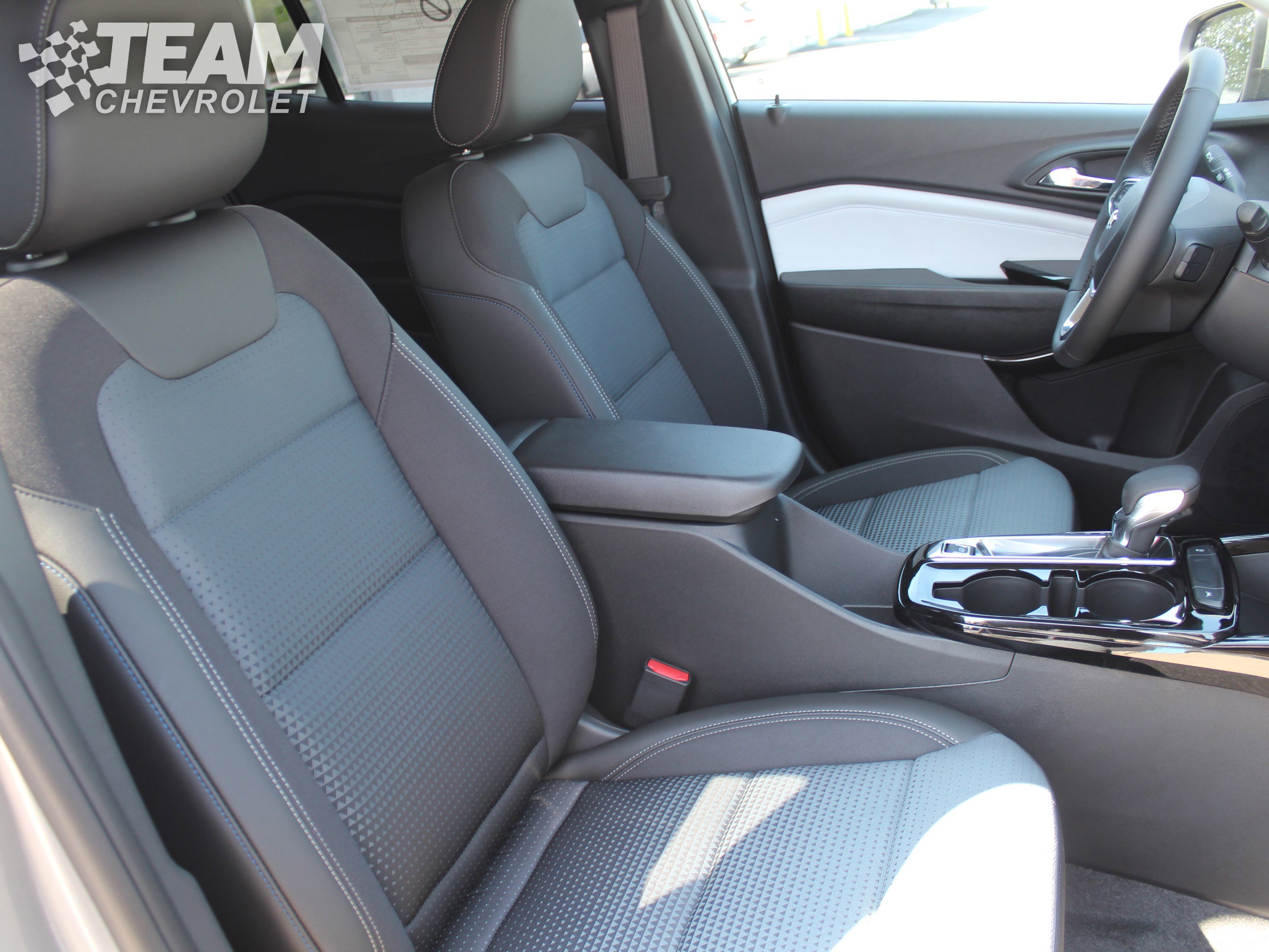 2025 Chevrolet Trax LT photo 16