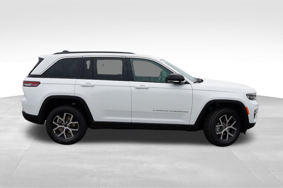 2025 Jeep Grand Cherokee Limited photo 2