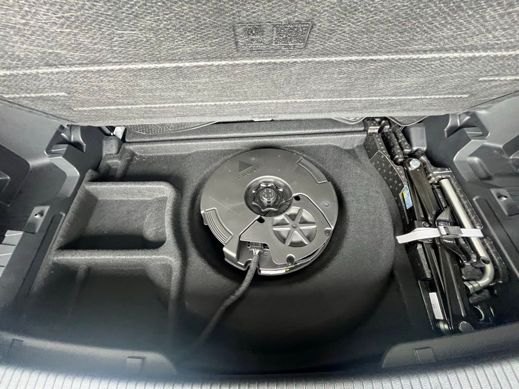 2024 Volkswagen Atlas SEL Premium R-Line photo 30