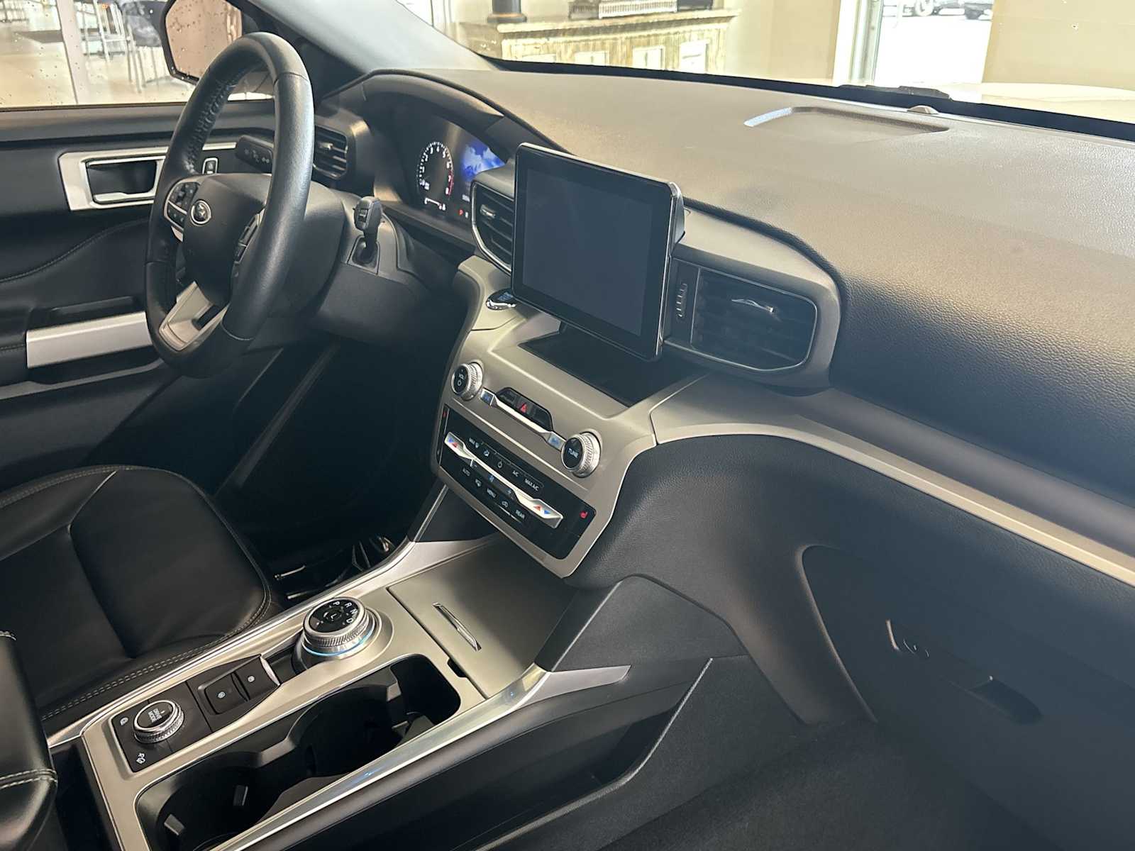 2023 Ford Explorer XLT photo 28