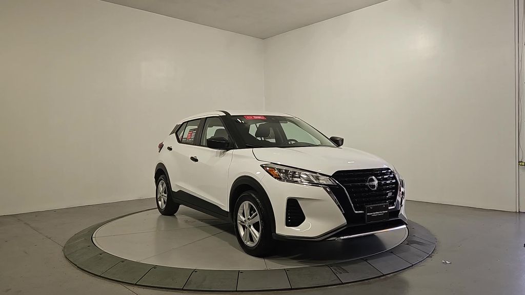 2024 Nissan Kicks S photo 7