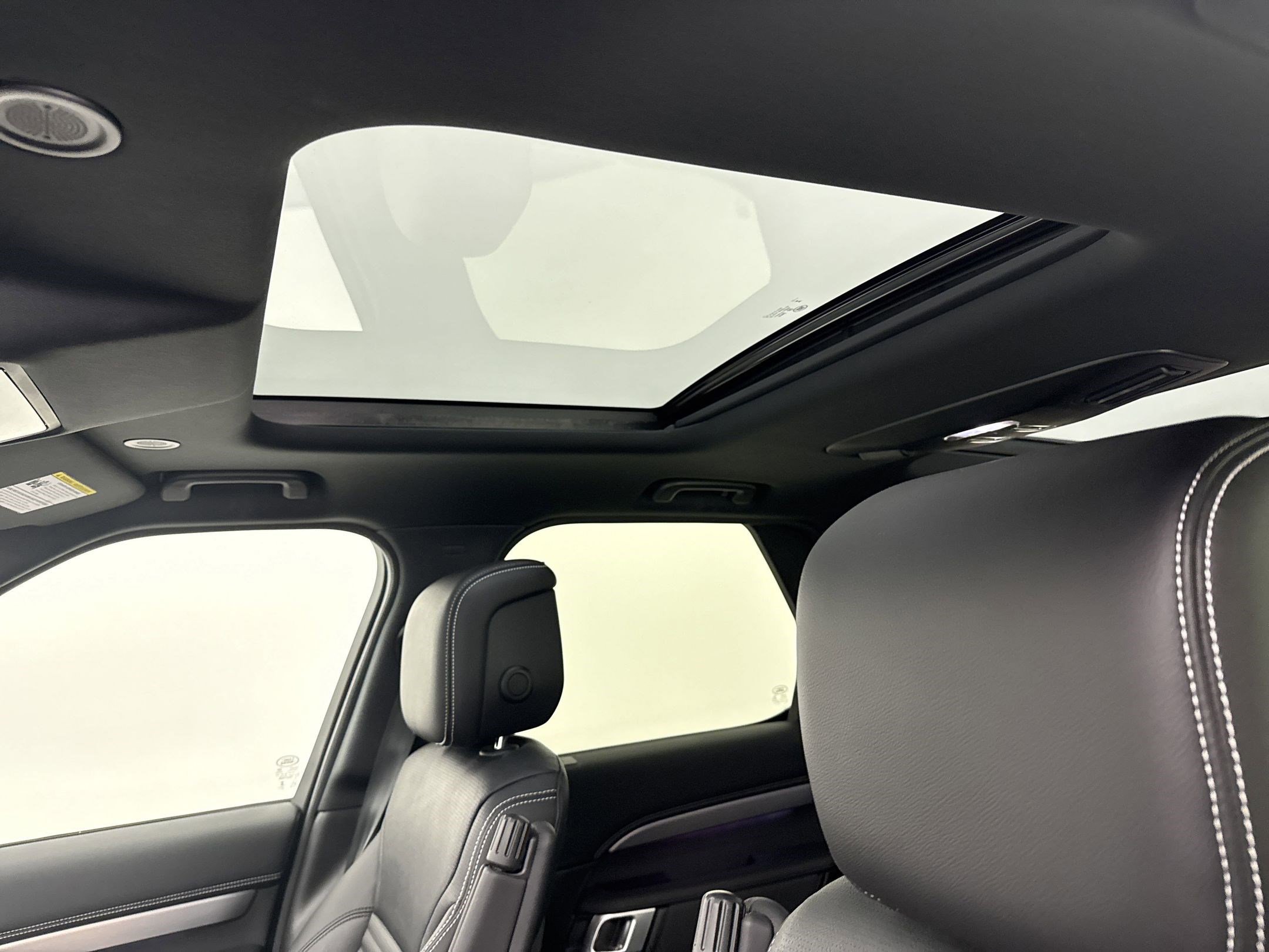 2024 Land Rover Discovery SE photo 11