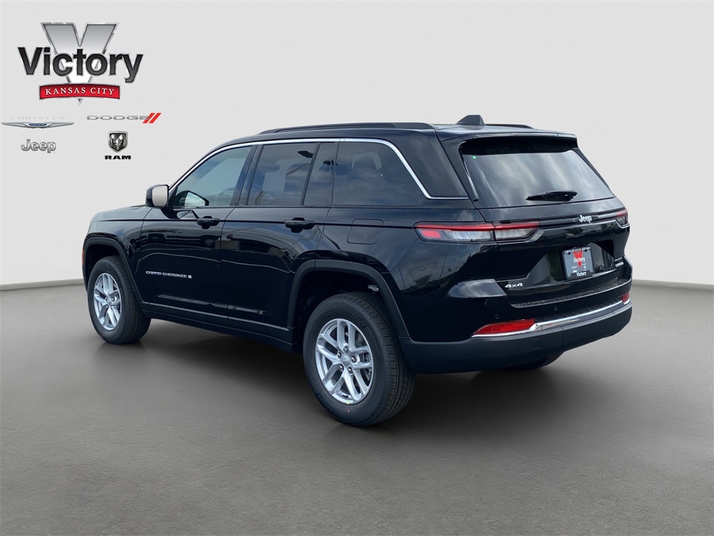 2025 Jeep Grand Cherokee Laredo photo 2
