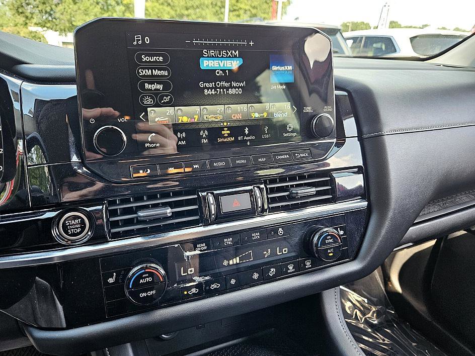 2023 Nissan Pathfinder SL photo 18