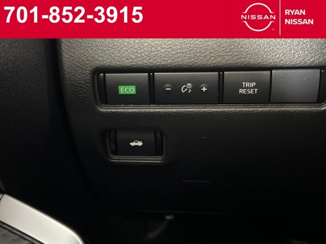 2024 Nissan Sentra SR photo 2