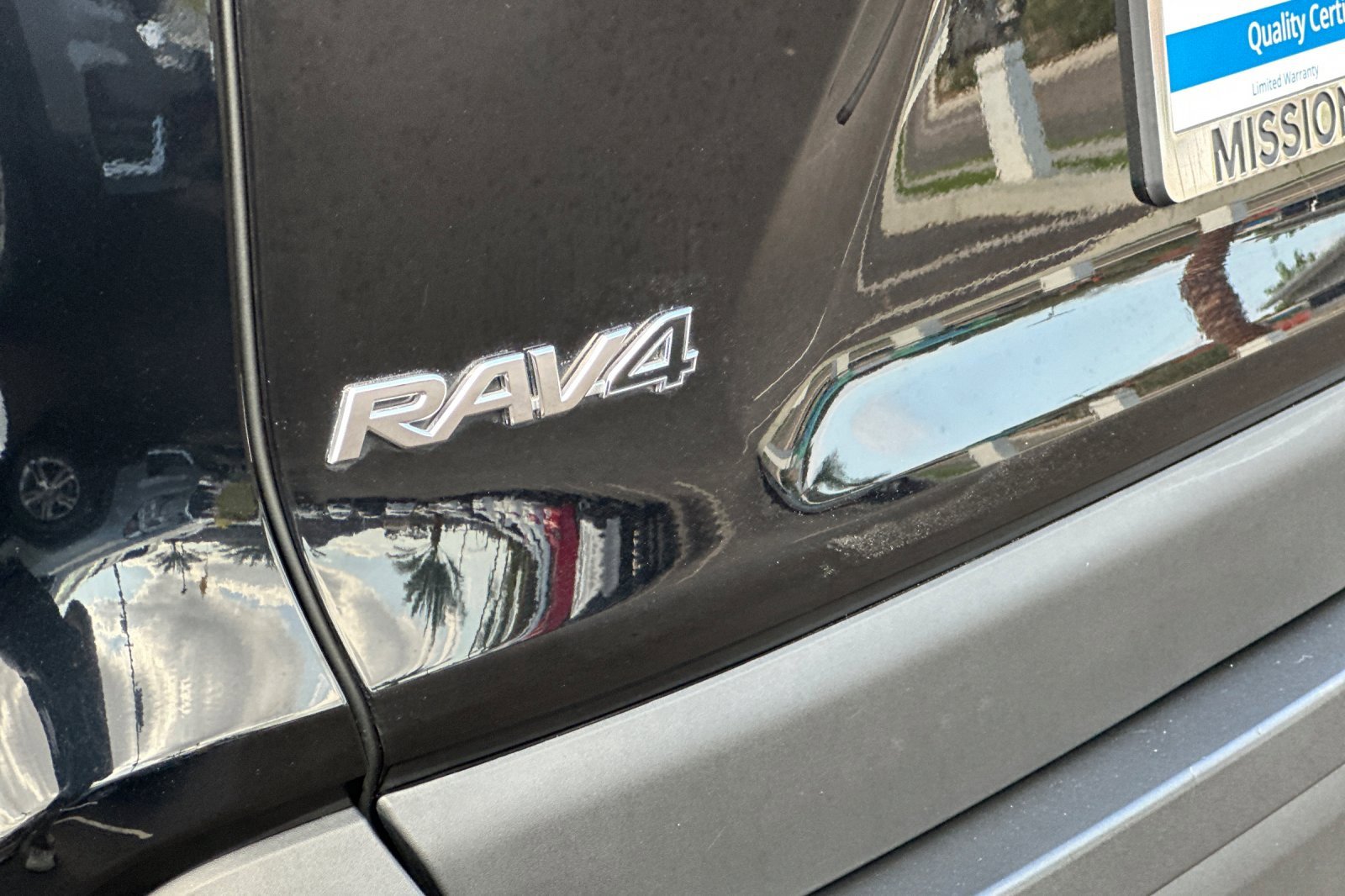 2022 Toyota RAV4 XLE photo 34