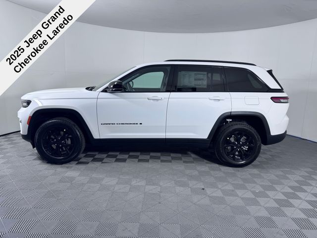 2025 Jeep Grand Cherokee Laredo Altitude X photo 3