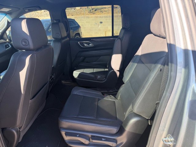 2023 Chevrolet Suburban Z71 photo 4