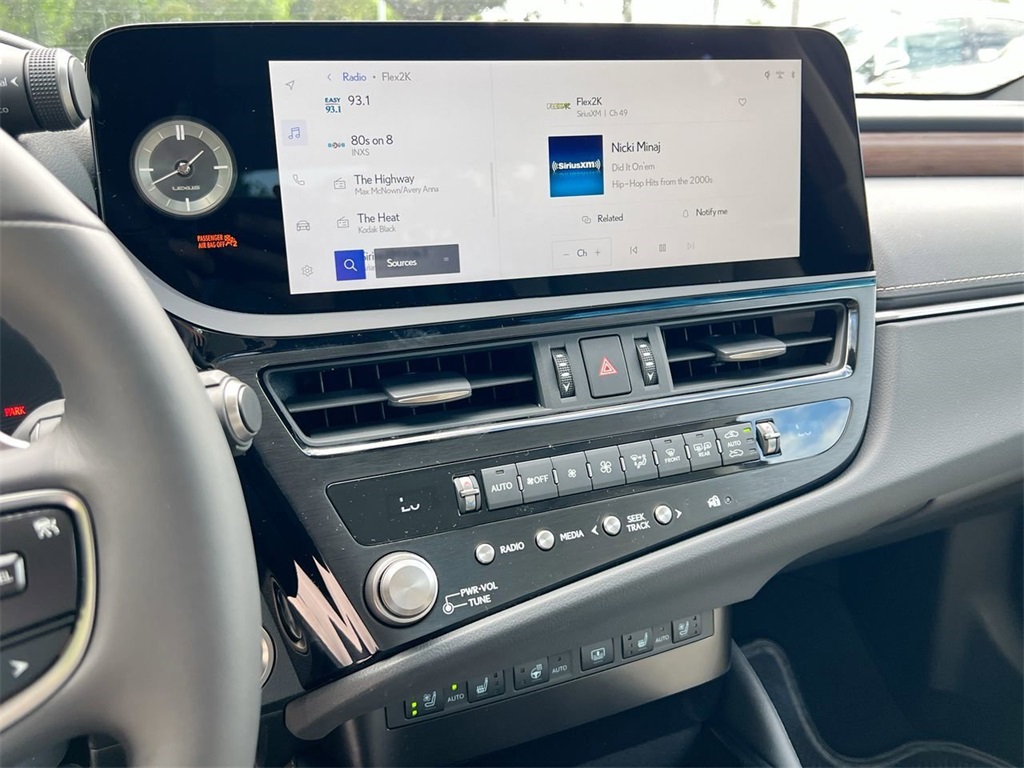 2025 Lexus ES 350 photo 14