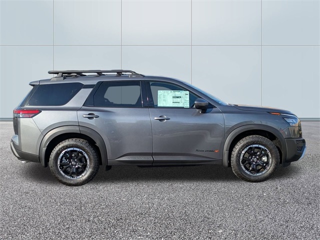 2025 Nissan Pathfinder SV photo 3