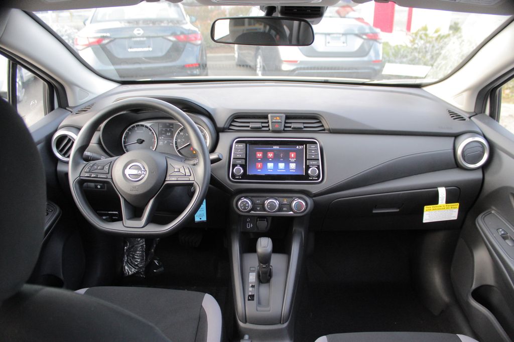 2025 Nissan Versa 1.6 SV photo 15
