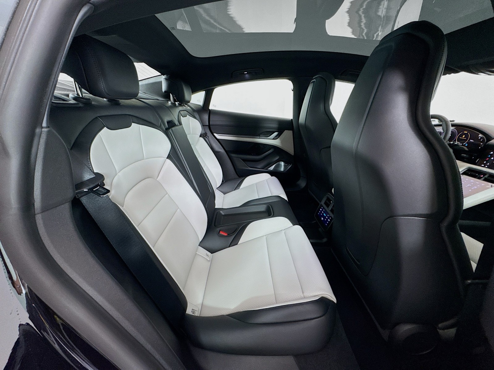 2025 Porsche Taycan 4S photo 22