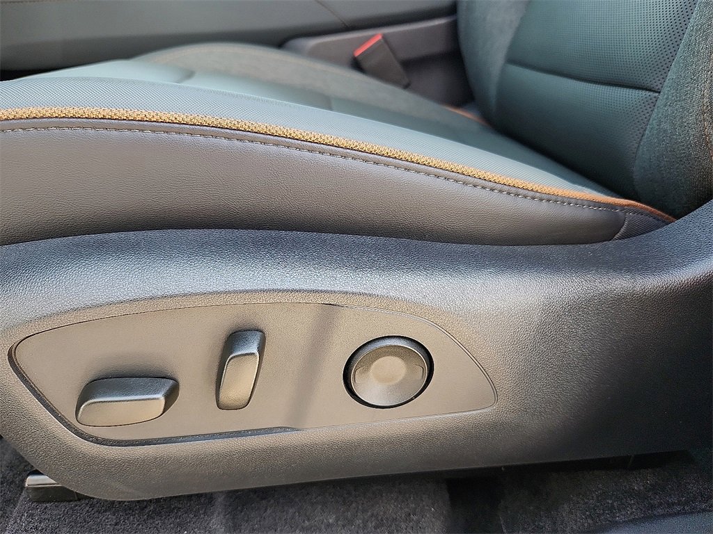 2025 Gmc Acadia AT4 photo 15