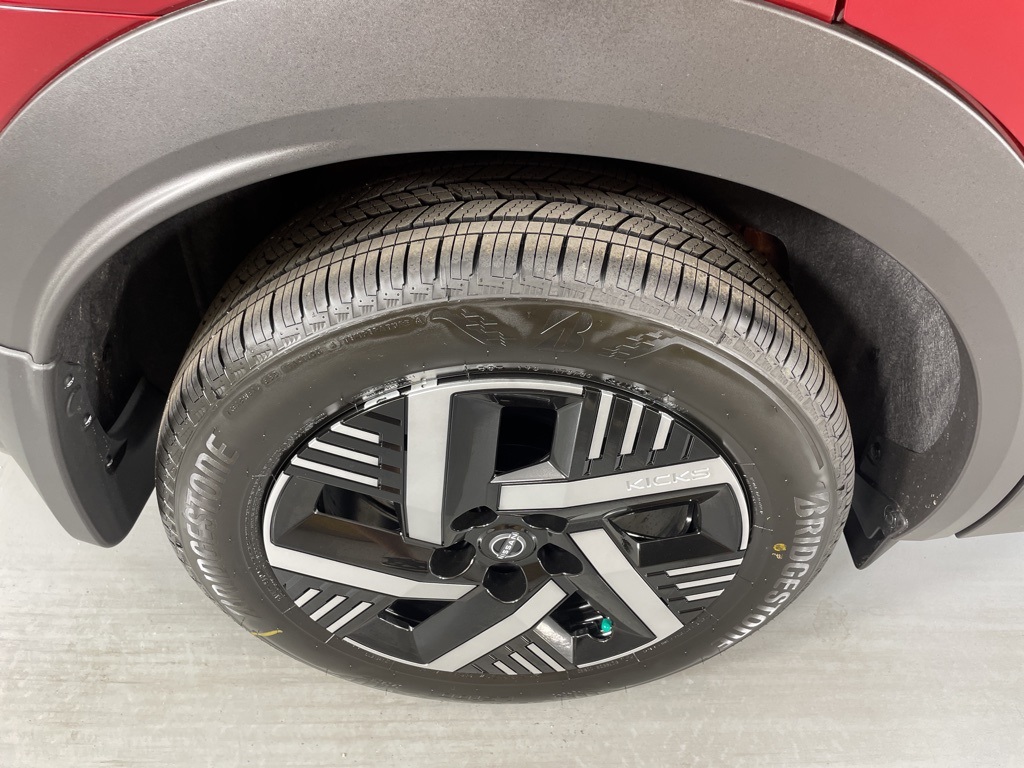 2025 Nissan Kicks SV photo 10