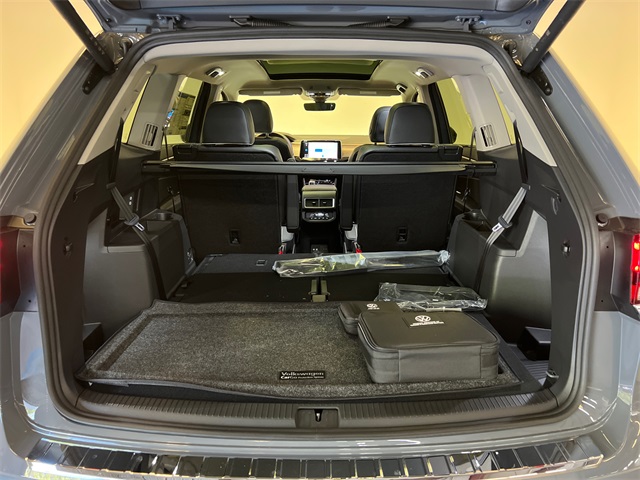 2026 Volkswagen Atlas SEL Premium R-Line photo 3