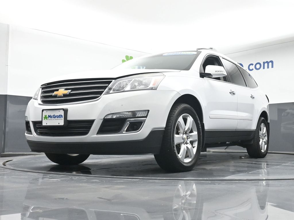 2017 Chevrolet Traverse 1LT photo 4