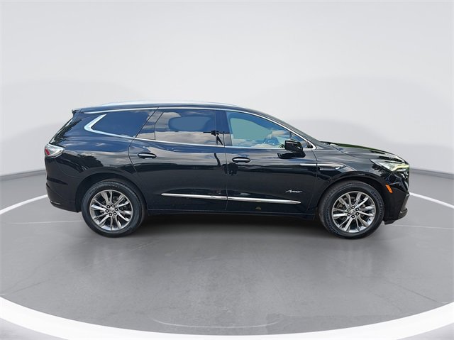 2023 Buick Enclave Avenir photo 2