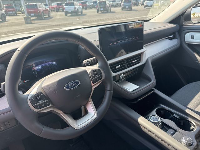 2025 Ford Explorer photo 6