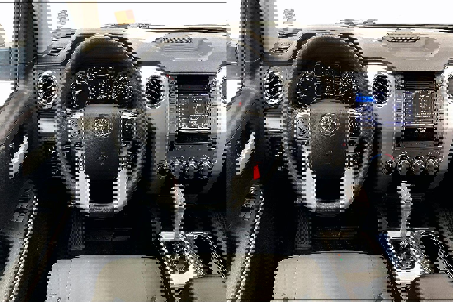 2019 Toyota Tundra SR5 CrewMax photo 4