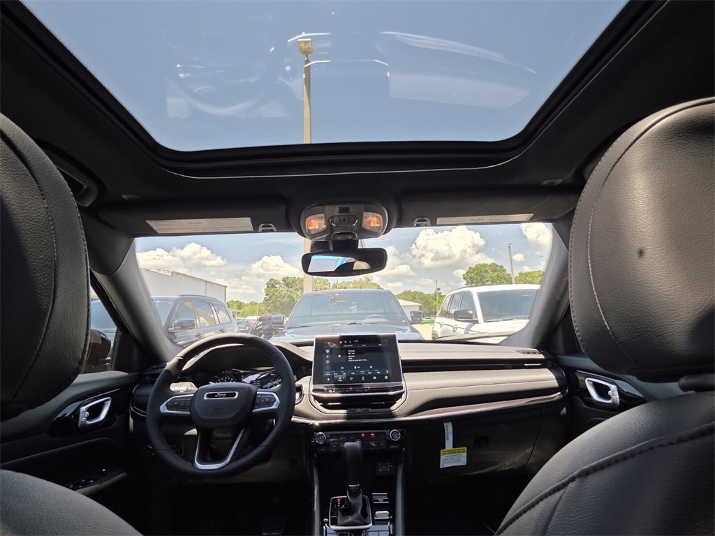 2025 Jeep Compass Limited photo 8