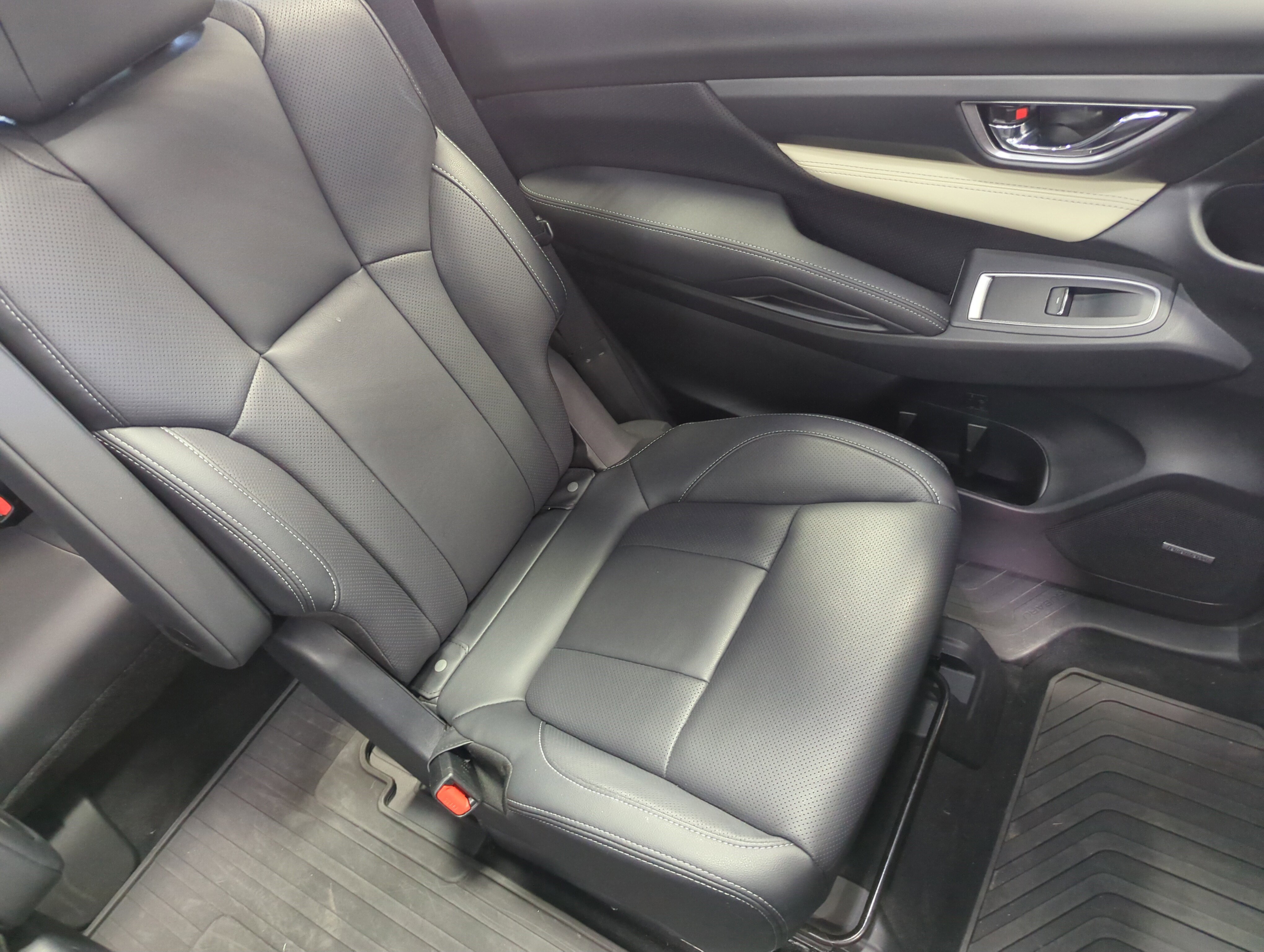 2022 Subaru Ascent Limited photo 10
