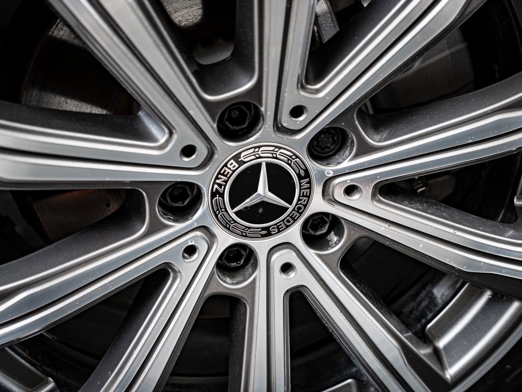 2025 Mercedes Benz GLC 300 4MATIC photo 4