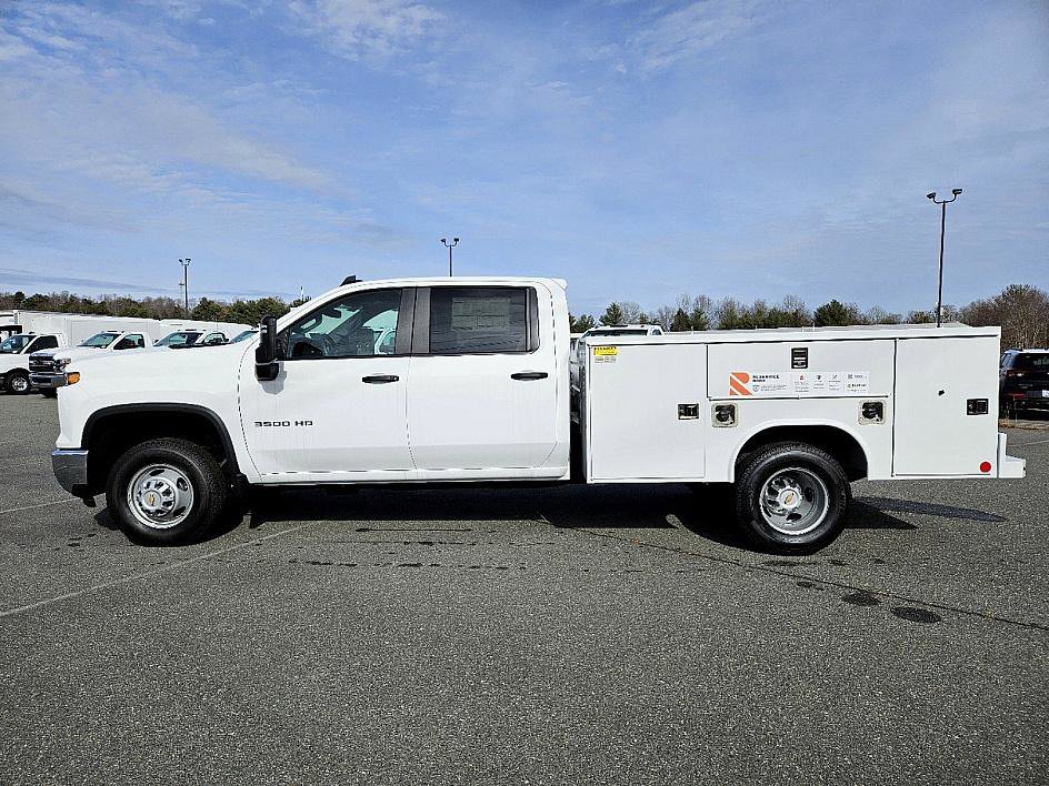 2024 Chevrolet Silverado 3500HD Work Truck photo 2