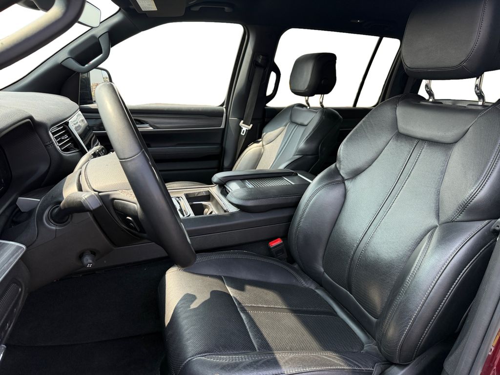2023 Jeep Wagoneer L Series II photo 9