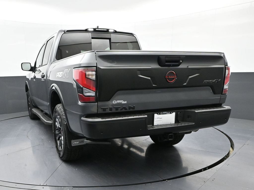 2024 Nissan Titan PRO-4X photo 5