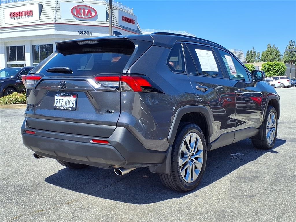 2023 Toyota RAV4 XLE Premium photo 5