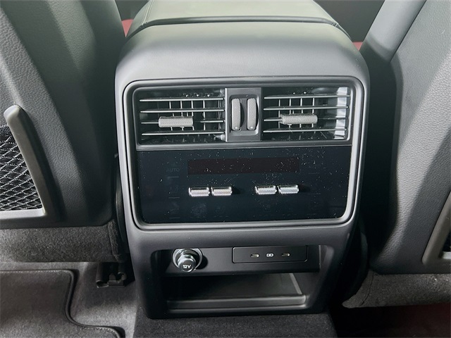 2025 Porsche Cayenne Coupe photo 24