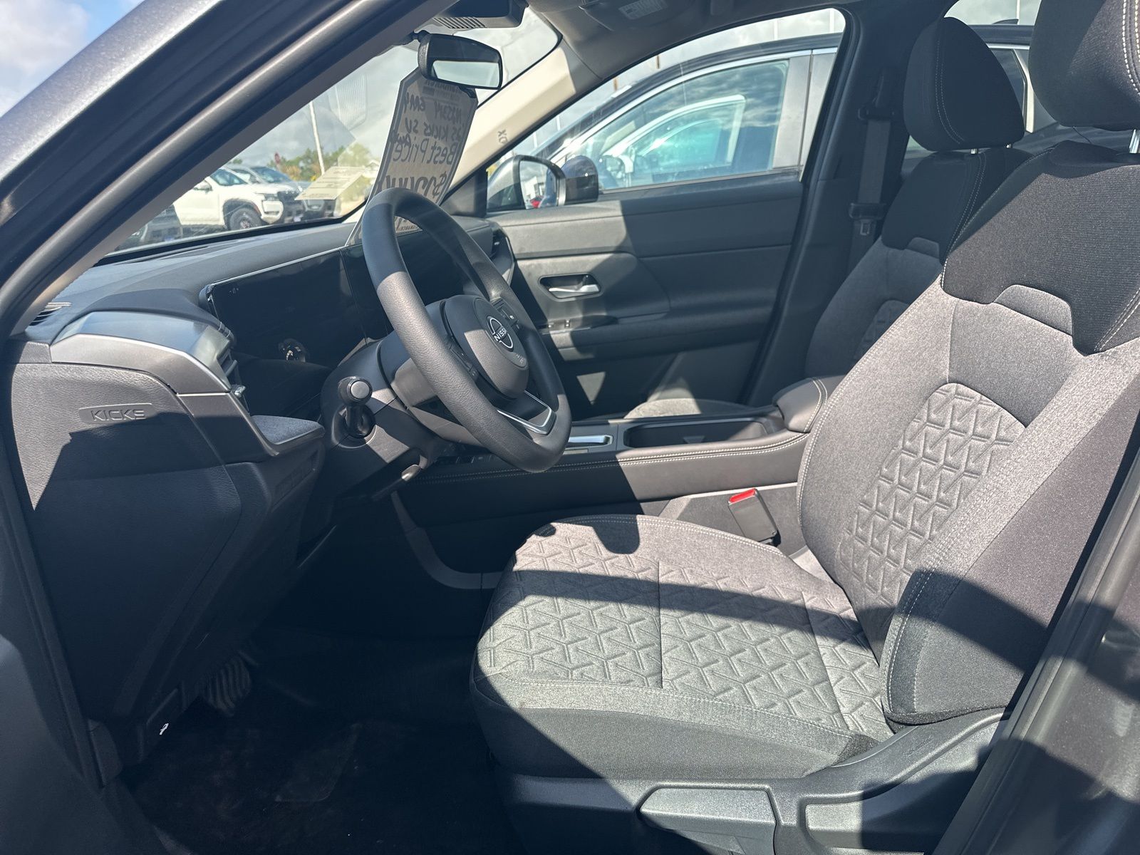 2025 Nissan Kicks SV photo 13
