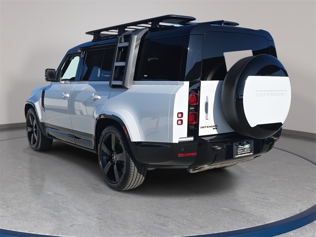 2023 Land Rover Defender 130 X-Dynamic SE photo 4