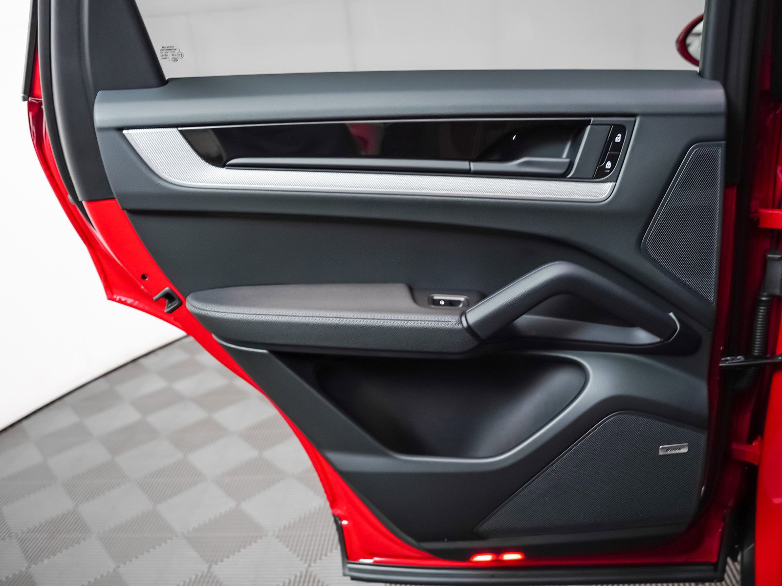2025 Porsche Cayenne photo 23