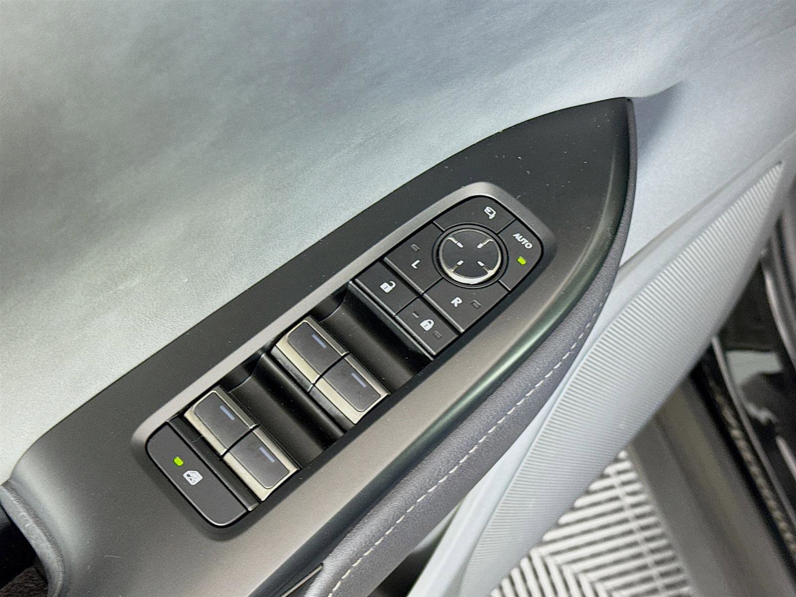2024 Lexus RZ 450e Premium photo 19