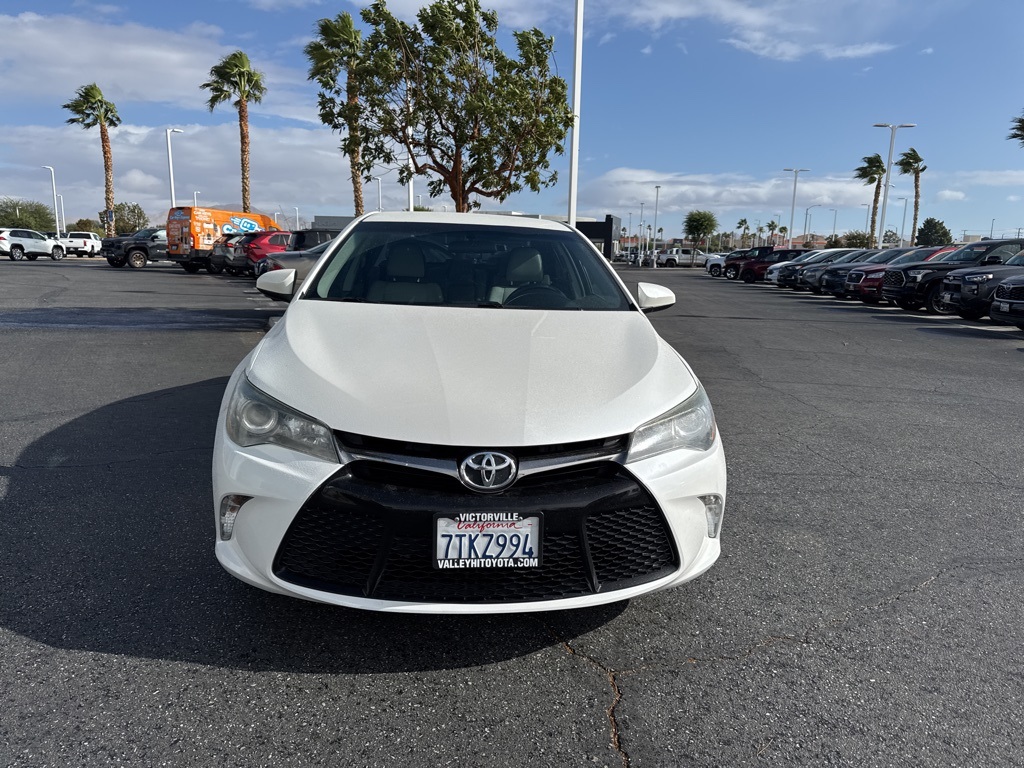 2016 Toyota Camry SE photo 3